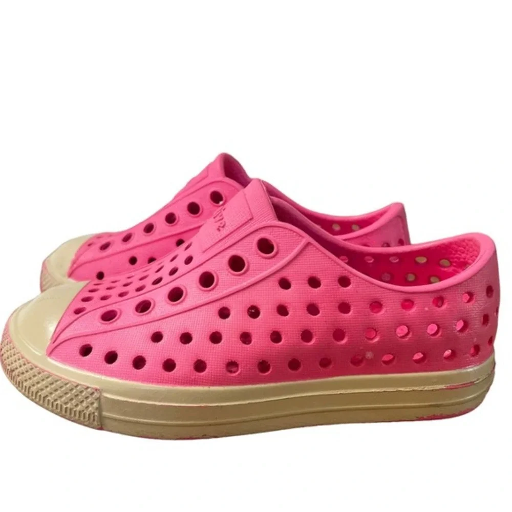 Native Pink Water Shoes Size Child 6/7